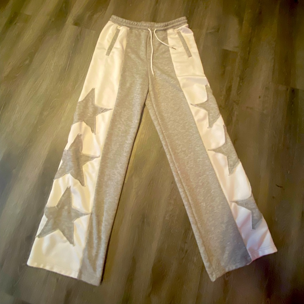 gray baggy sweatpants